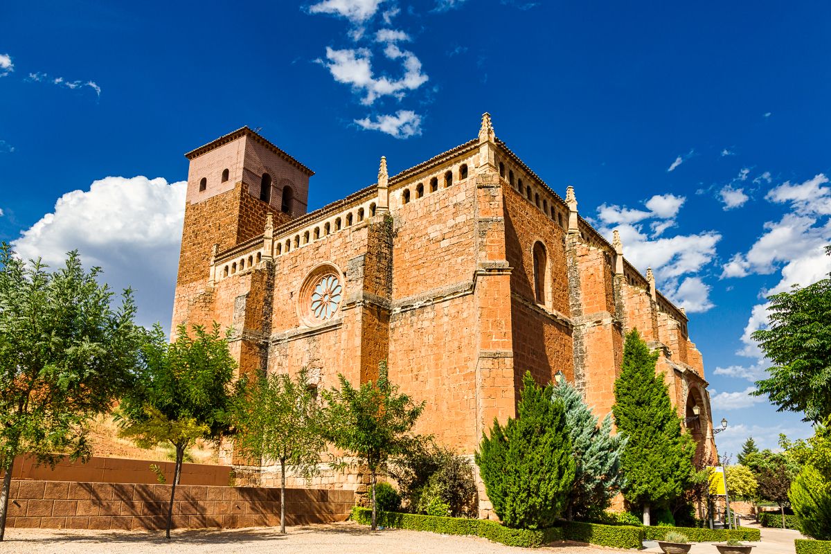 Ibdes_iglesia_INT8458© Santiago Cabello (archivo Tintaura S.L.)